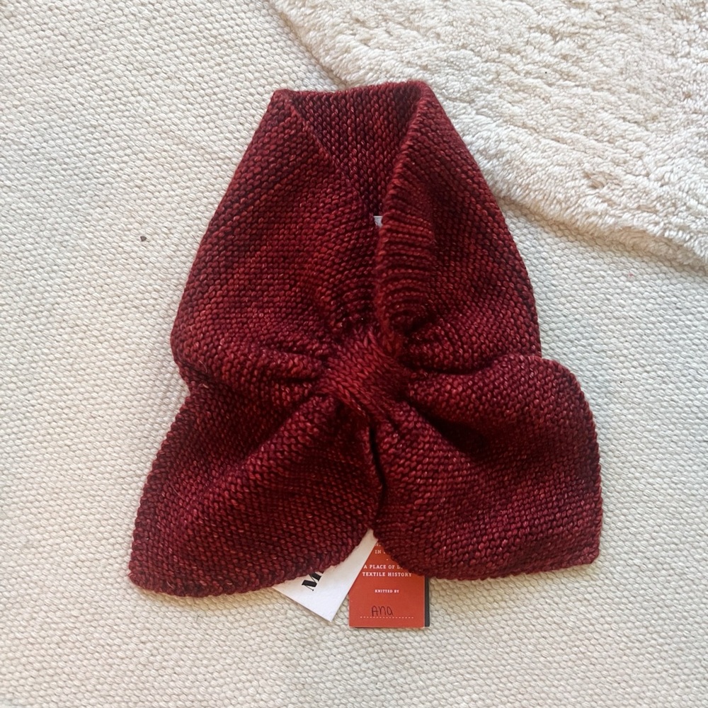 Misha & Puff Adult Wool Sledding Scarf Brick Red, OS, tags included, crochet